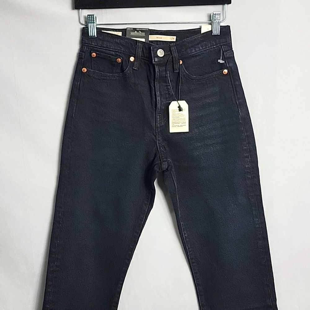 NWT.. LEVI'S.. wedgie, high rise jeans..